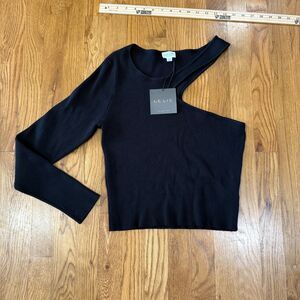 Le Lis‎ Black Sweater Larger
